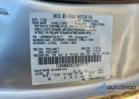 2007 Lincoln Town Car Signature Limited z USA, uszkodzony, nr VIN 1LNHM82V77Y618177